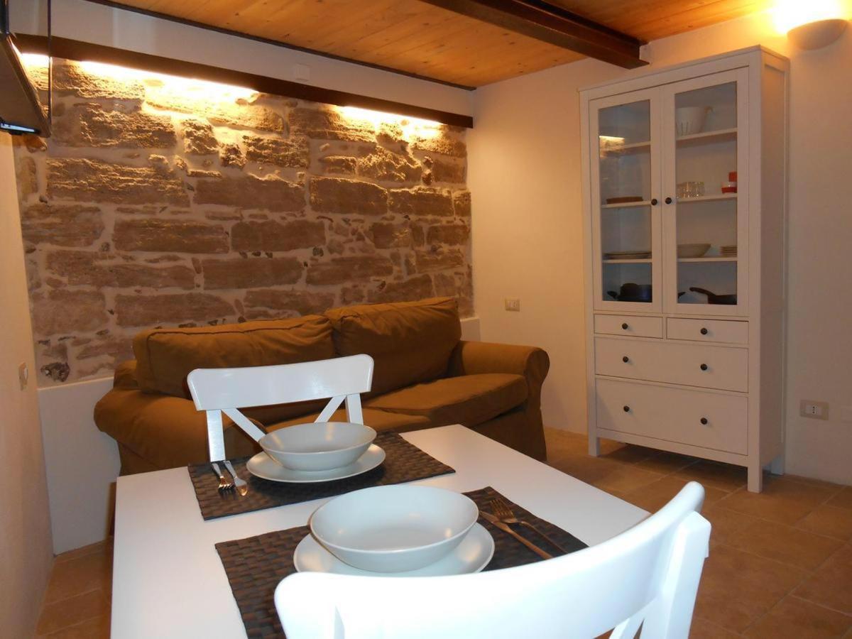 Suite Minerva 10 Steps From Piazza Civica Alghero Bagian luar foto