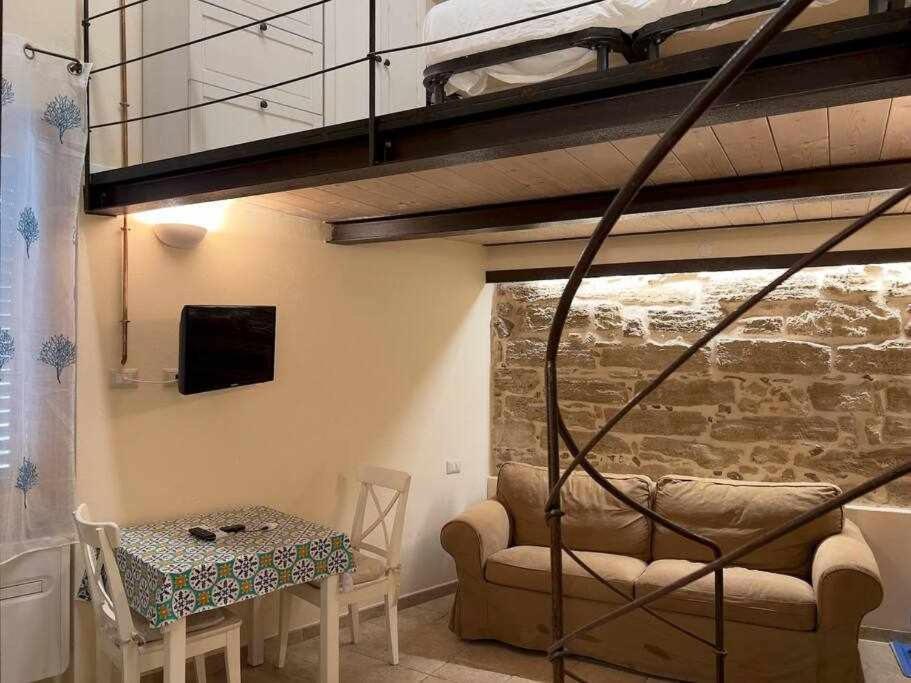 Suite Minerva 10 Steps From Piazza Civica Alghero Bagian luar foto