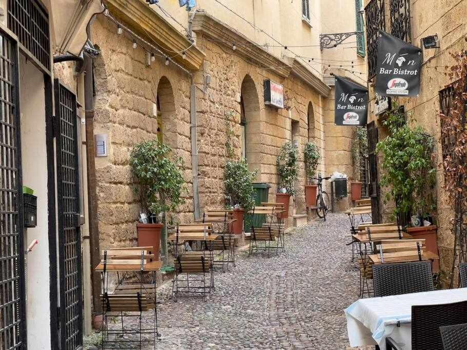 Suite Minerva 10 Steps From Piazza Civica Alghero Bagian luar foto